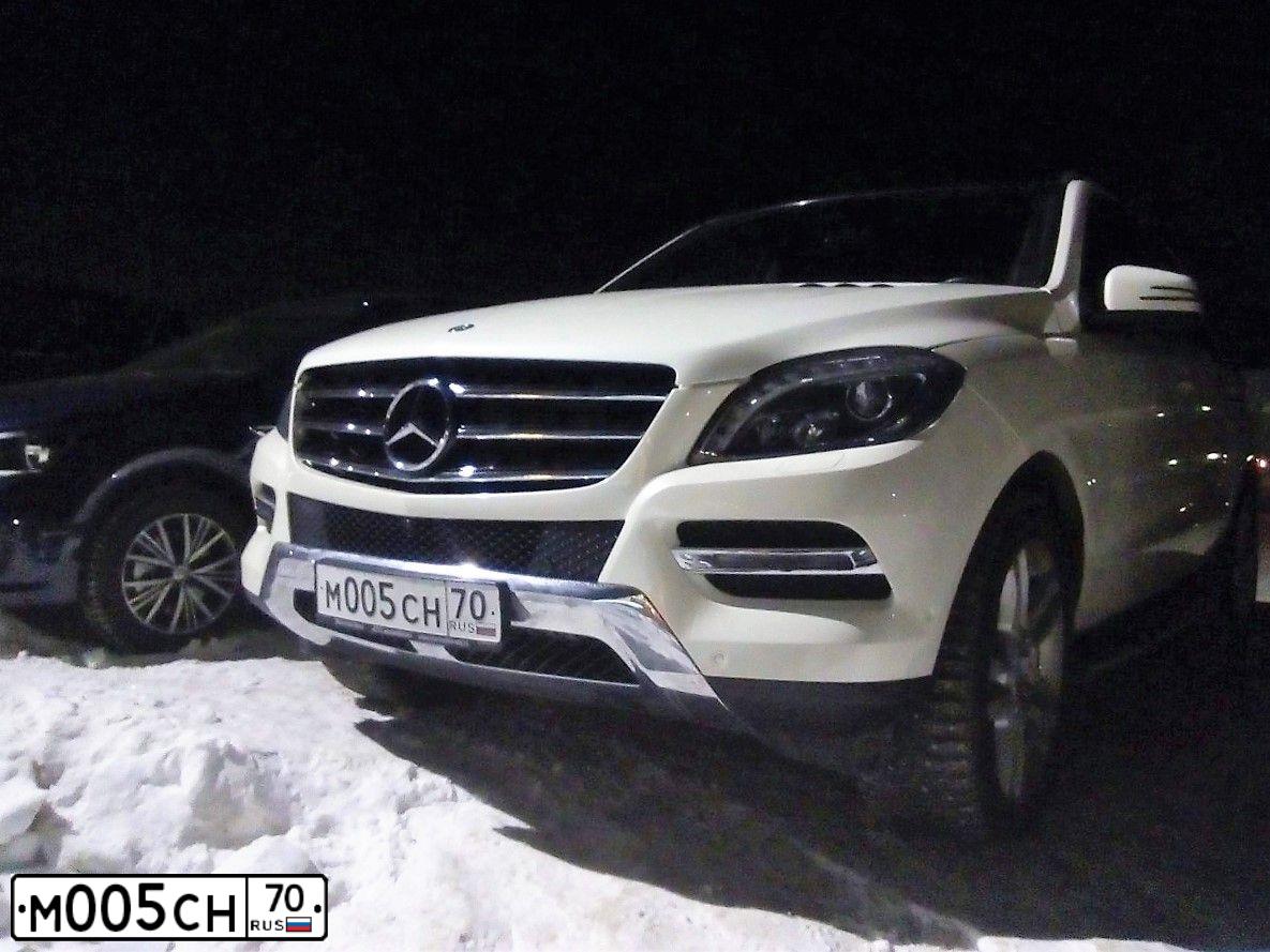 Фото автомобиля MERCEDES M-KLASSE, 2013 — госномер М005СН70. Цвет: Белый