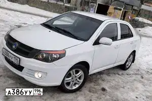 Фото автомобиля GEELY EMGRAND, 2014 — госномер А386УУ196. Цвет: Белый