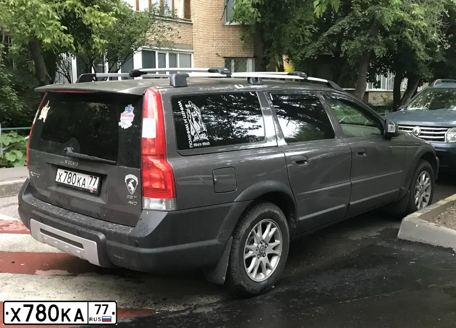 Фото автомобиля VOLVO XC70, 2006 — госномер Х780КА77. Цвет: КОРИЧНЕВЫЙ