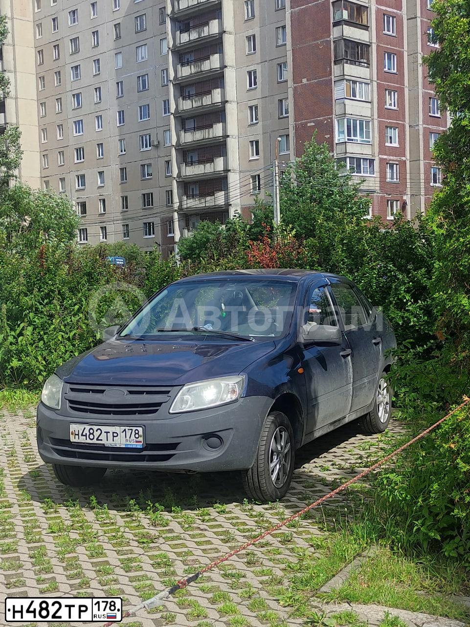 Фото автомобиля LADA 2190 GRANTA, 2012 — госномер Н482ТР178. Цвет: СИНИЙ