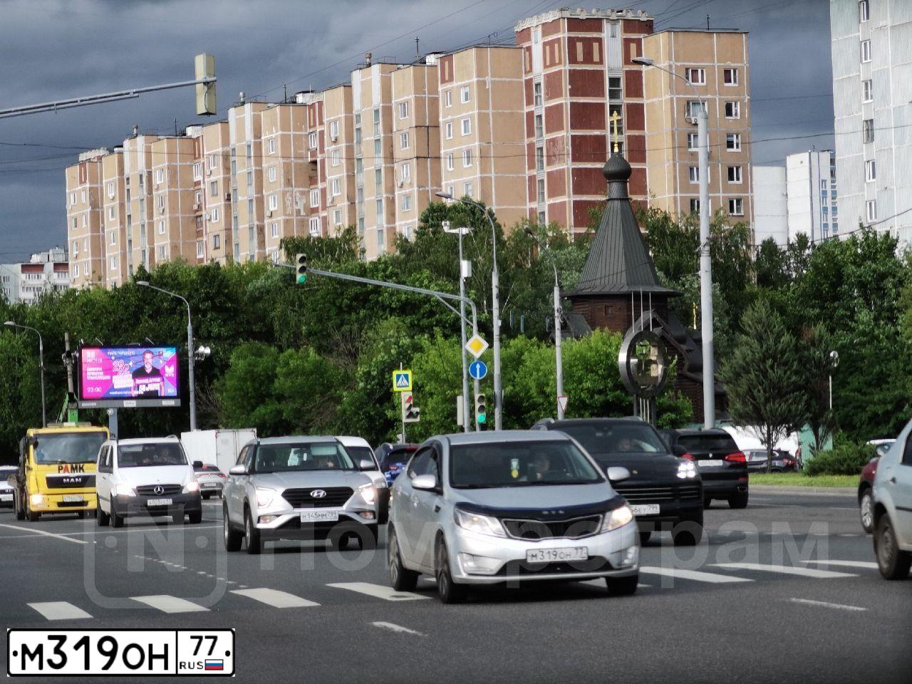 Фото автомобиля KIA RIO, 2013 — госномер М319ОН77. Цвет: СЕРЕБРИСТЫЙ