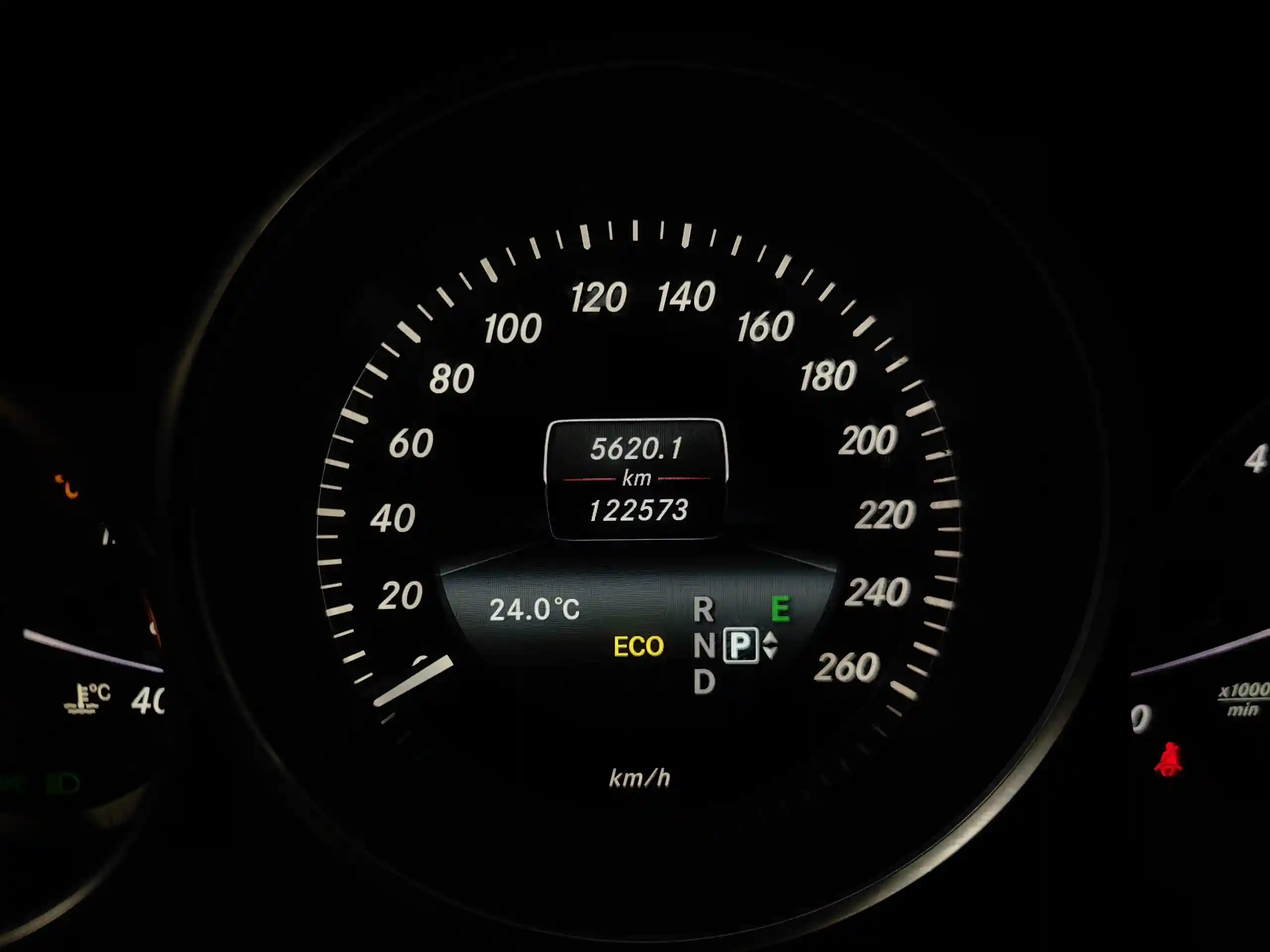 Фото автомобиля MERCEDES-BENZ E200, 2015 — госномер О207СК797