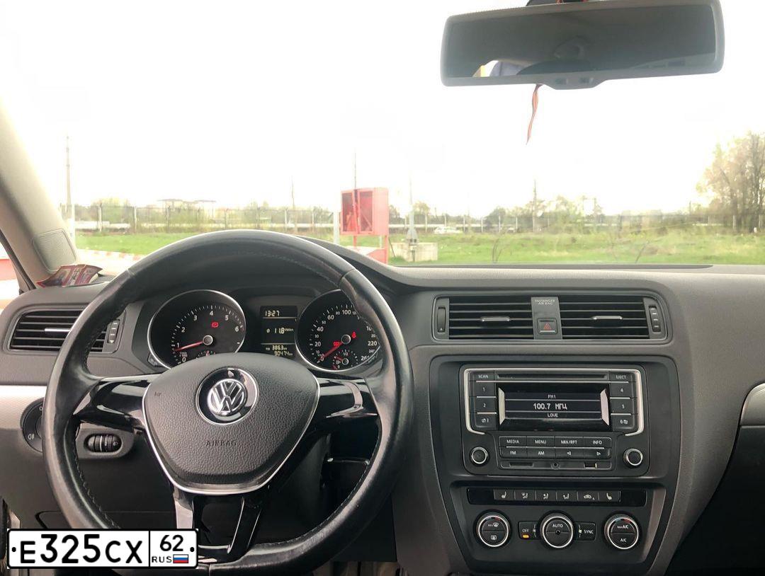 Фото автомобиля VOLKSWAGEN JETTA, 2015 — госномер Е325СХ62. Цвет: ТЕМНО-СЕРЫЙ
