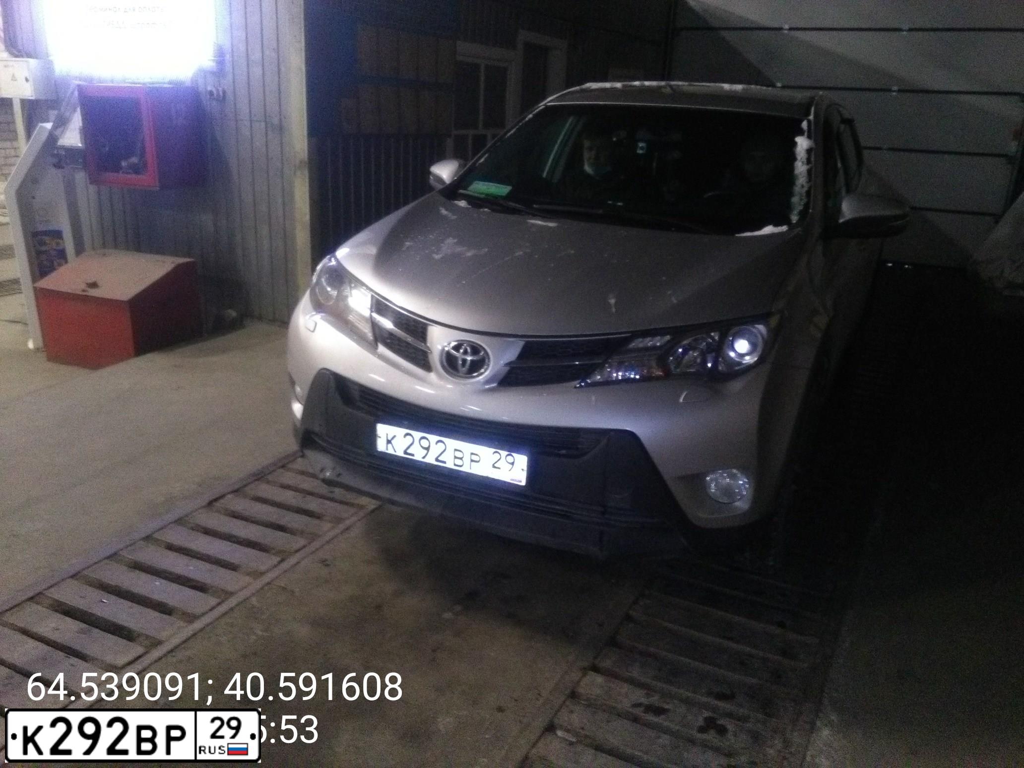 Фото автомобиля TOYOTA RAV4, 2013 — госномер К292ВР29. Цвет: СЕРЕБРИСТЫЙ