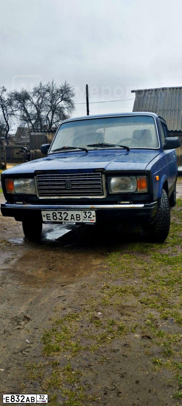 Фото автомобиля LADA 2107, 2005 — госномер Е832АВ32. Цвет: синий