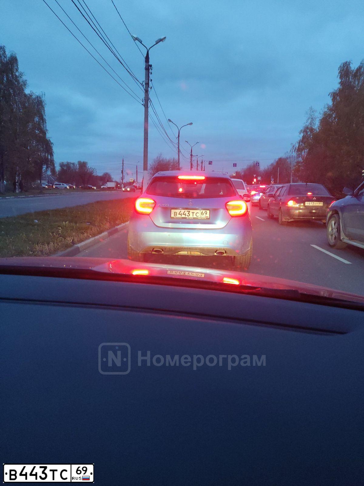 Фото автомобиля MERCEDES A-KLASSE, 2013 — госномер С923ВВ777. Цвет: голубой
