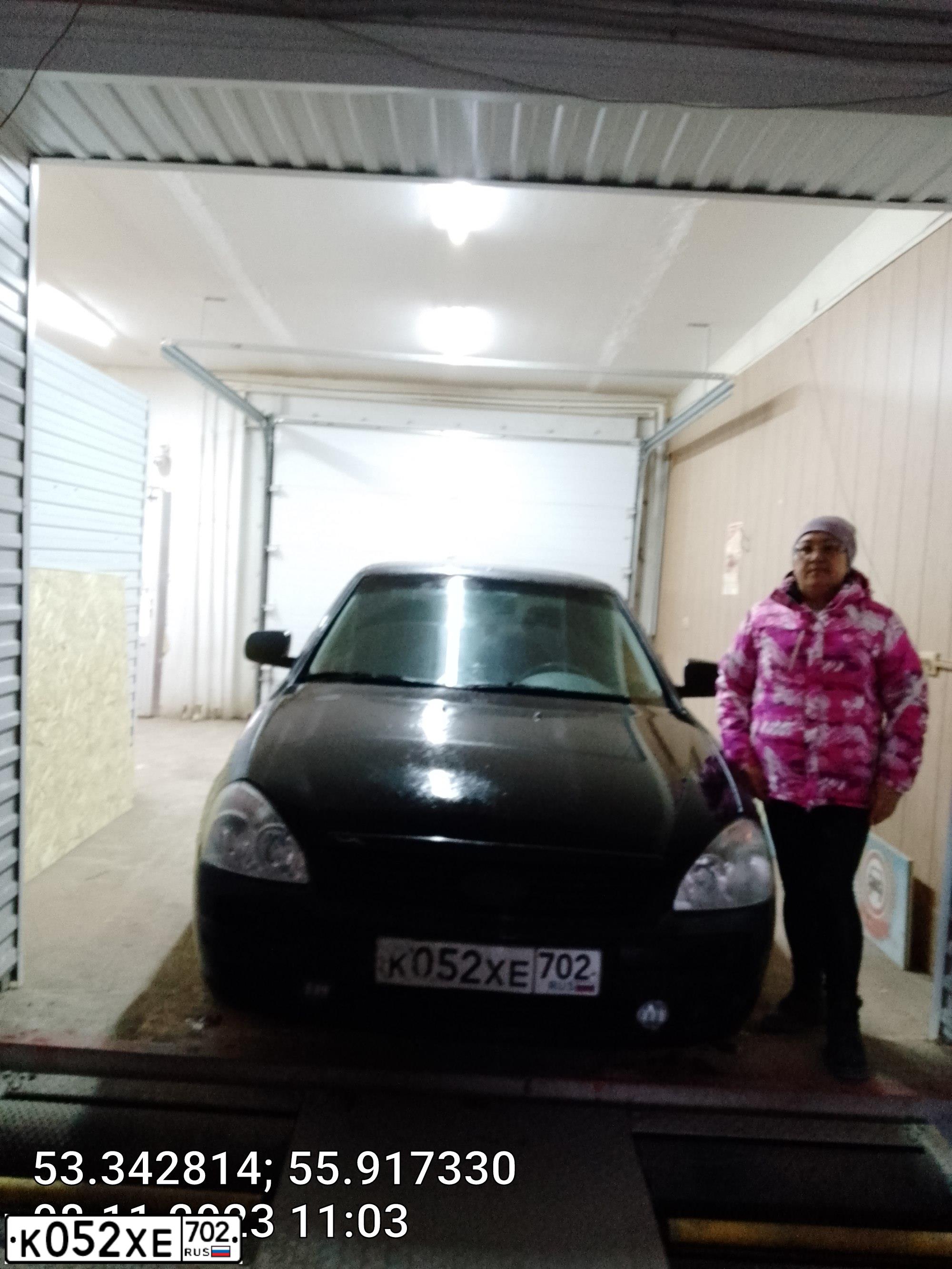 Фото автомобиля LADA 2170 PRIORA, 2011 — госномер К052ХЕ702. Цвет: СИНЕ-ЧЕРНЫЙ