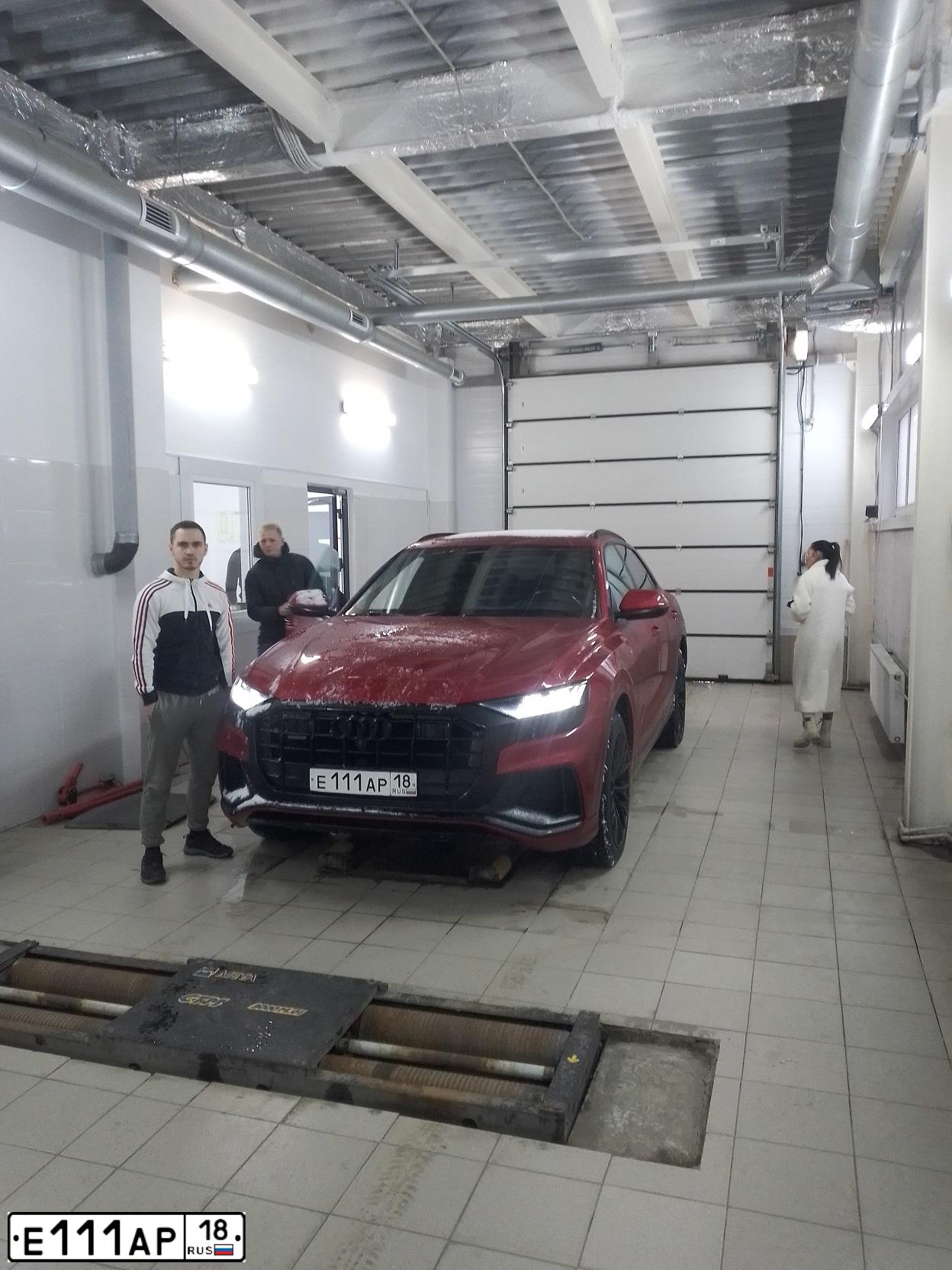 Фото автомобиля LADA 1119 KALINA, 2013 — госномер Е111АР18. Цвет: СЕРО-БЕЖЕВЫЙ