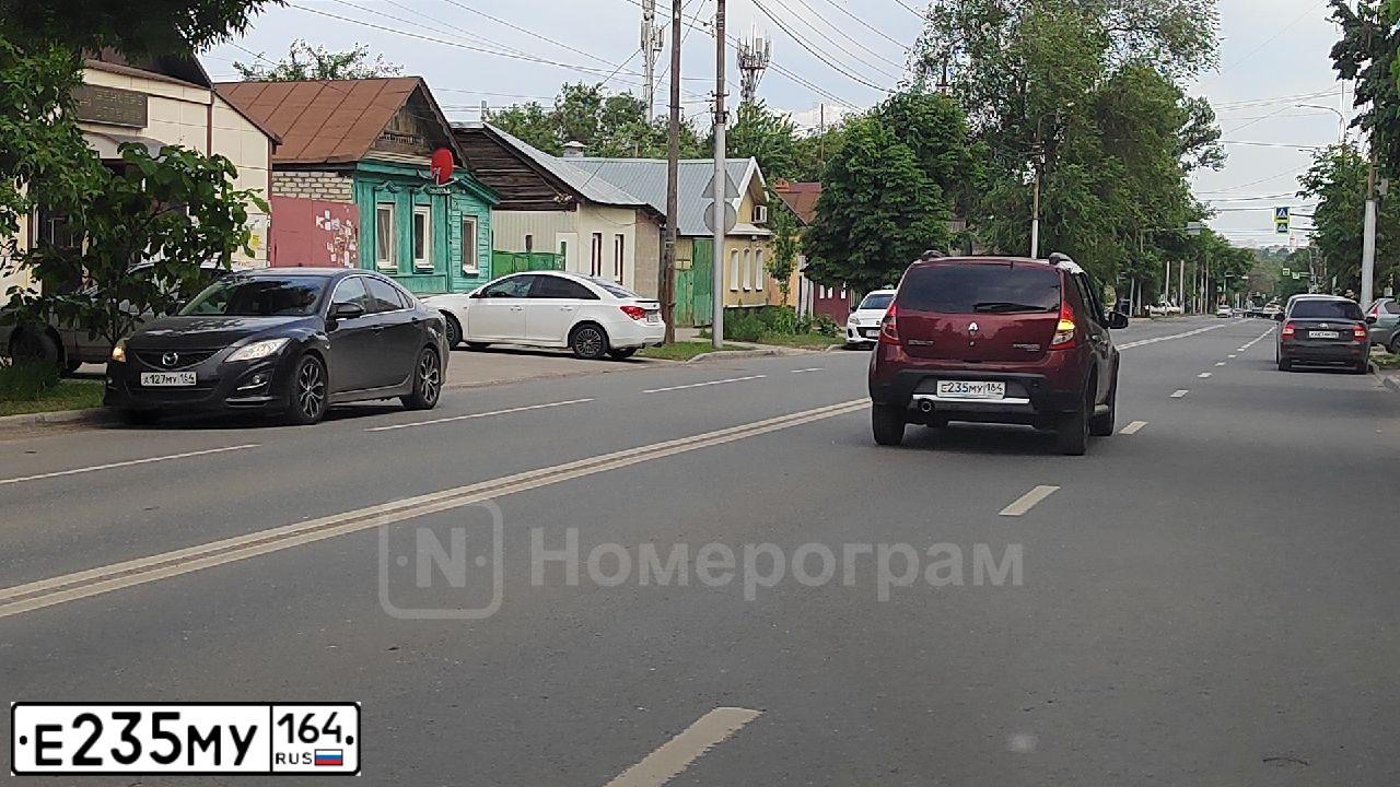 Фото автомобиля RENAULT SANDERO, 2012 — госномер М400КА13. Цвет: Красный