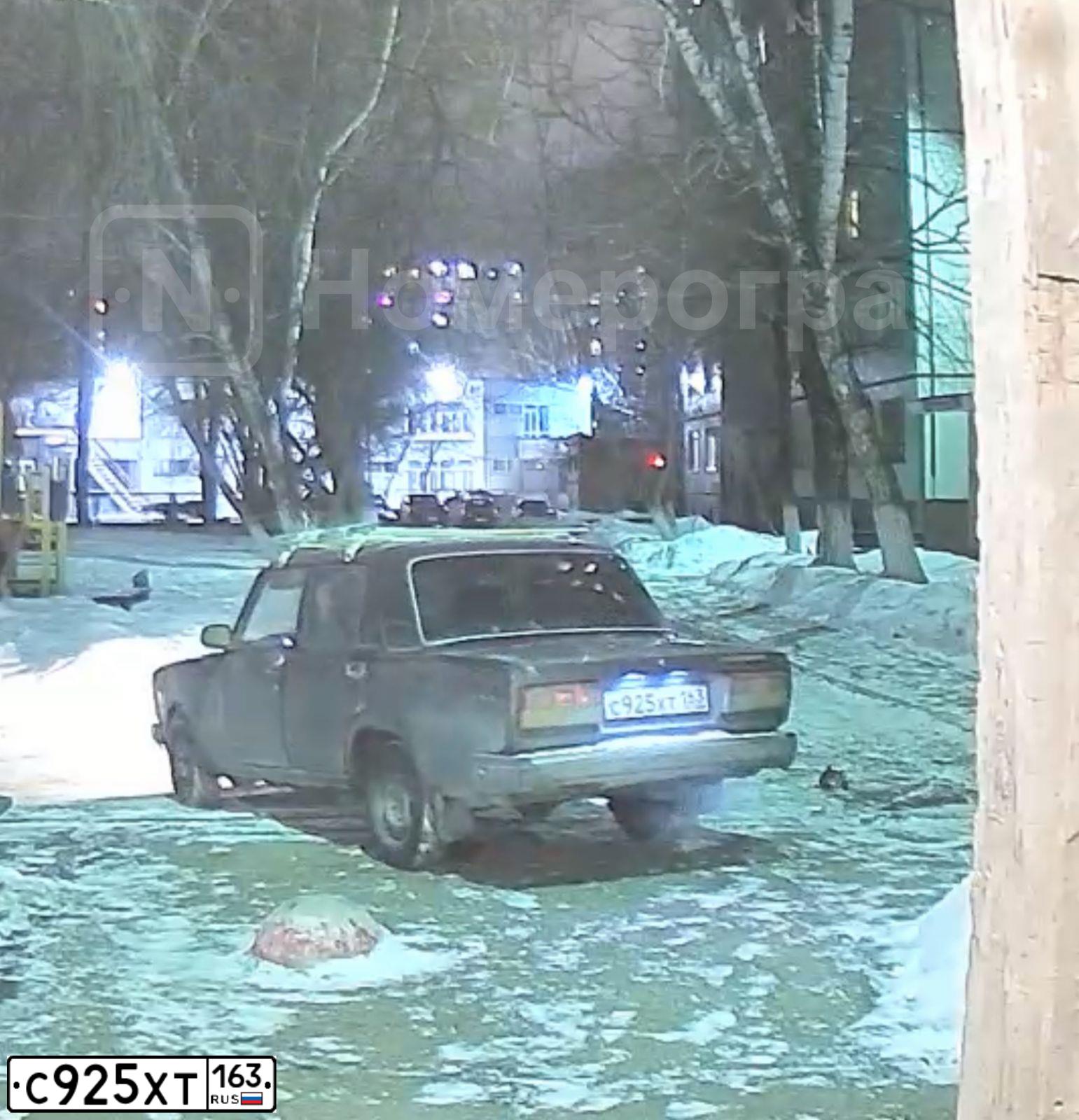 Фото автомобиля VAZ 2107 LADA, 2004 — госномер С925ХТ163