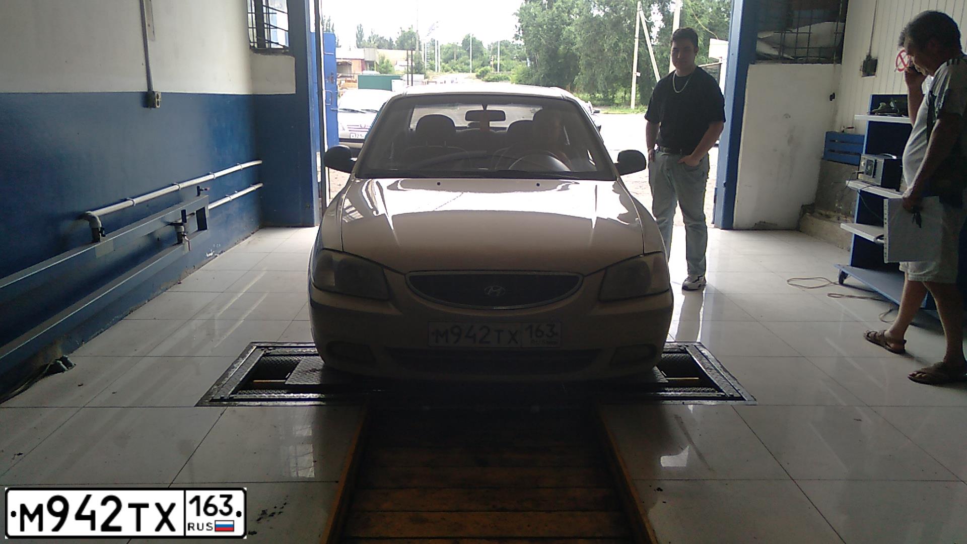 Фото автомобиля HYUNDAI ACCENT, 2005 — госномер Е183ЕО761