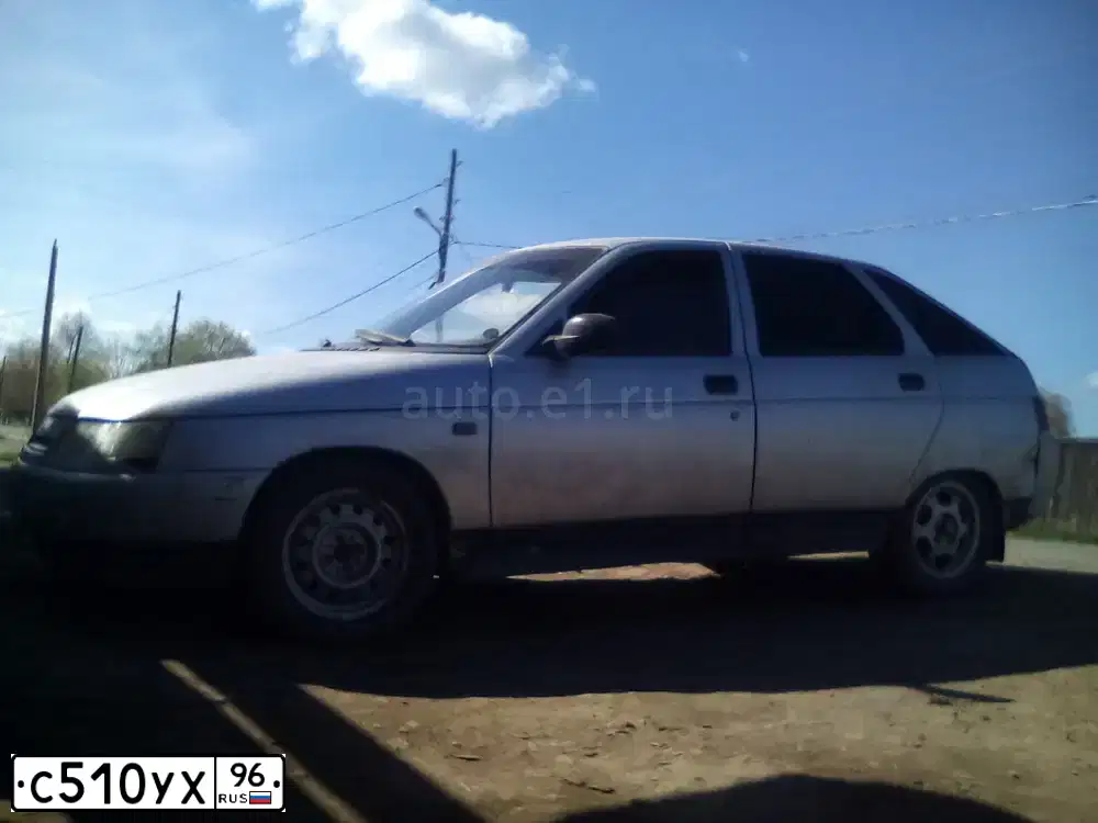 Фото автомобиля LADA 2112, 2001 — госномер Х905АА196. Цвет: Серебристый
