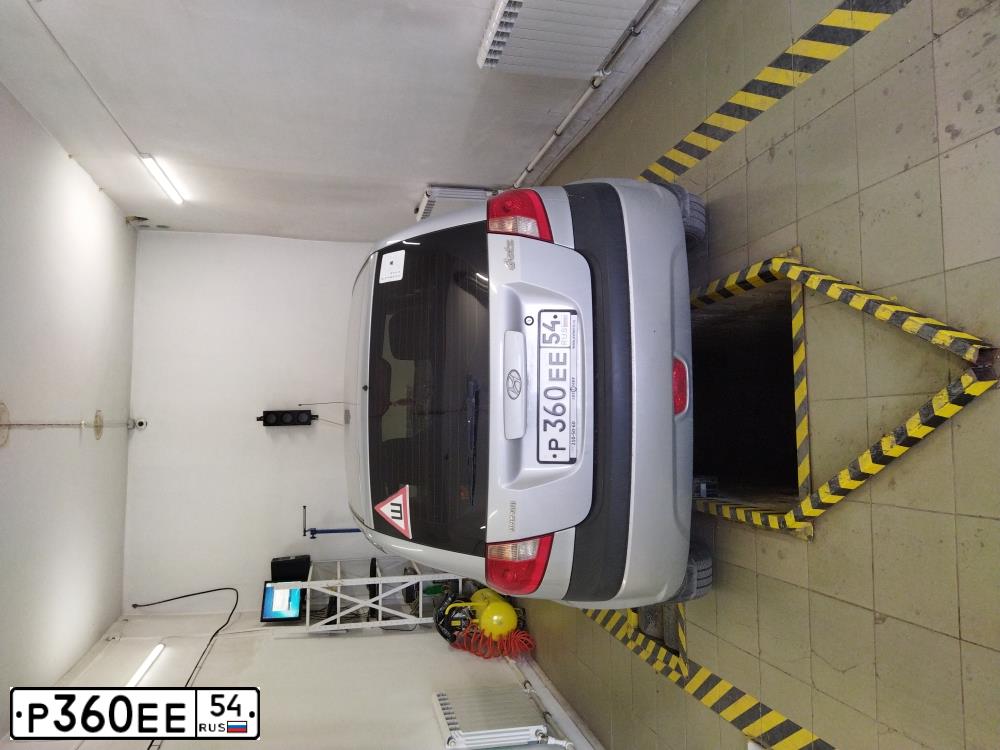 Фото автомобиля HYUNDAI GETZ, 2010 — госномер Р360ЕЕ54. Цвет: Серебристый
