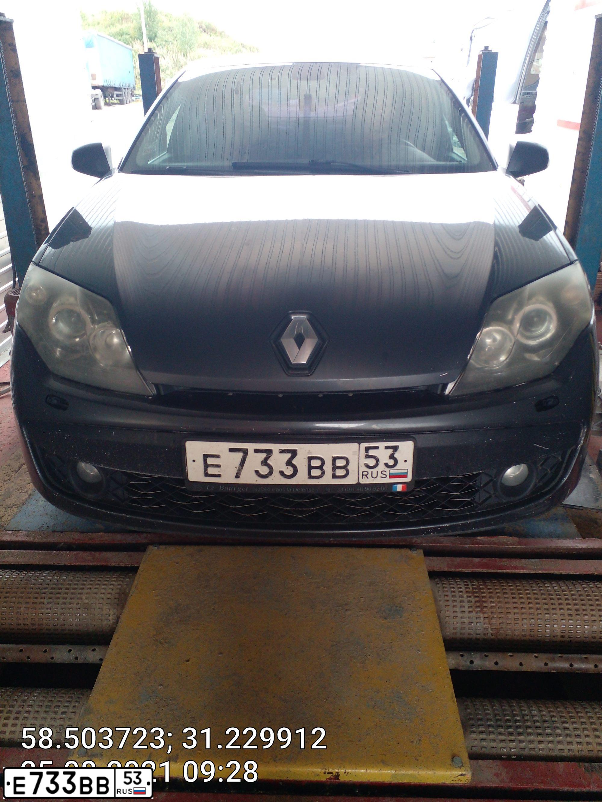 Фото автомобиля RENAULT LAGUNA, 2010 — госномер Е733ВВ53
