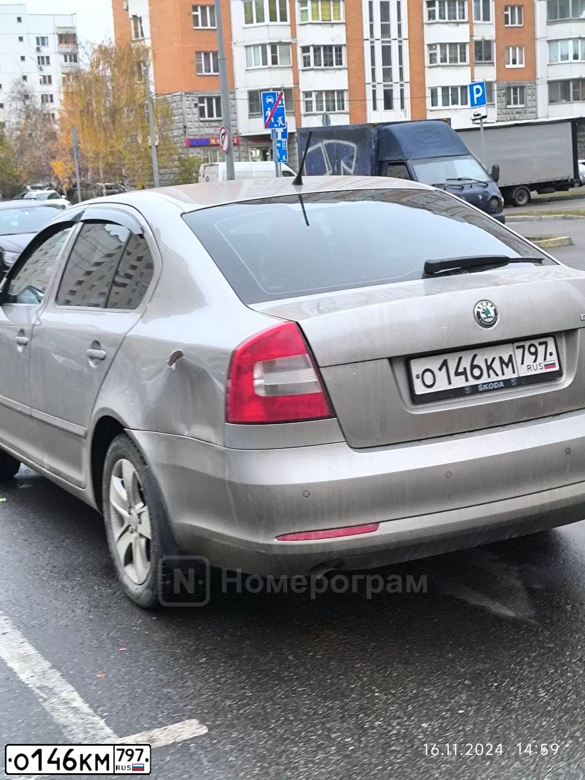 Фото автомобиля SKODA OCTAVIA, 2011 — госномер Х575ОР190. Цвет: СЕРЫЙ