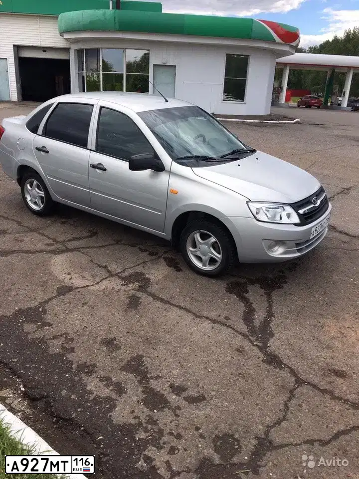 Фото автомобиля LADA 2190 GRANTA, 2013 — госномер А927МТ116. Цвет: Серебристый