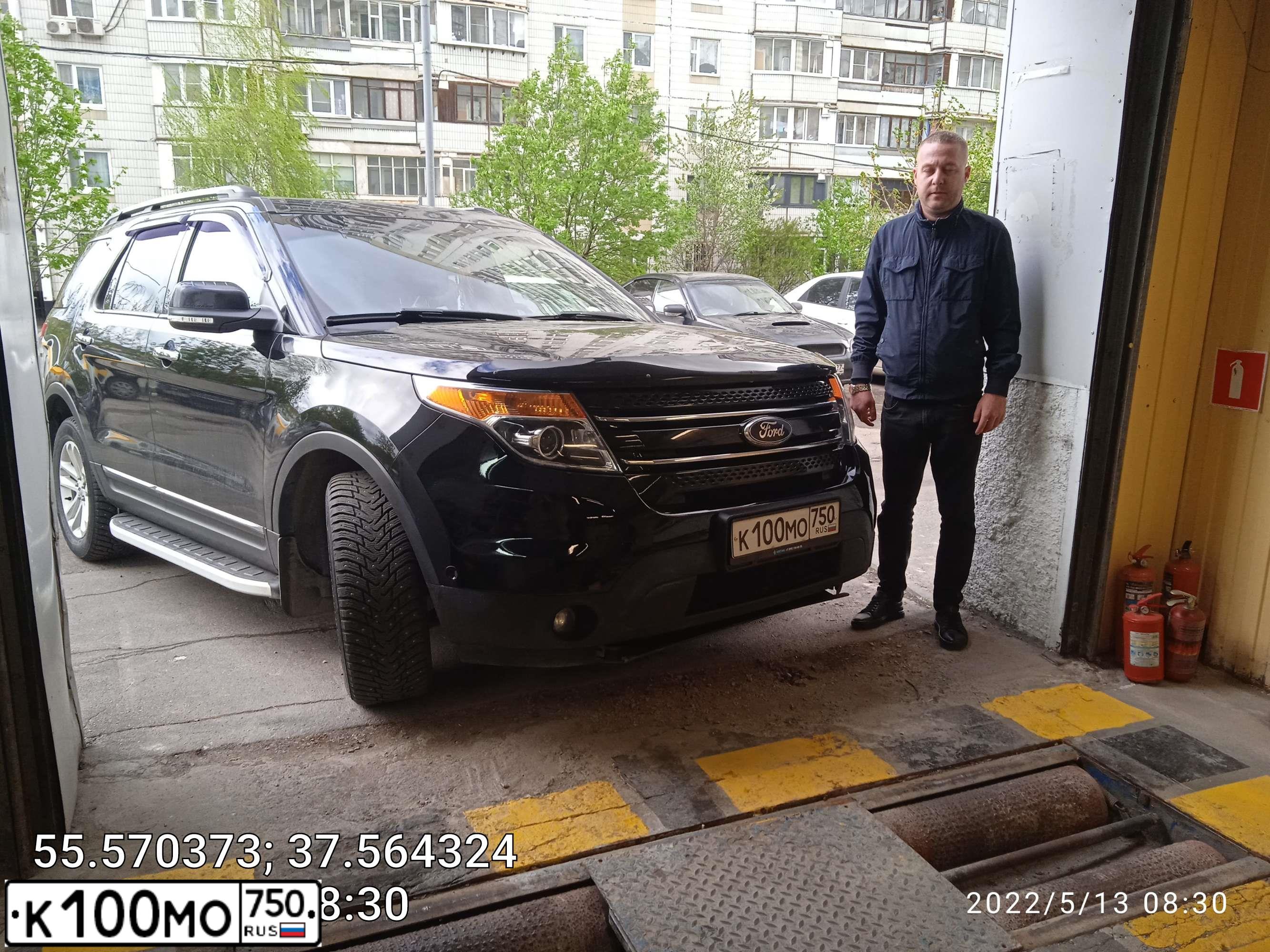 Фото автомобиля FORD EXPLORER, 2015 — госномер Е373МХ790. Цвет: ЧЕРНЫЙ