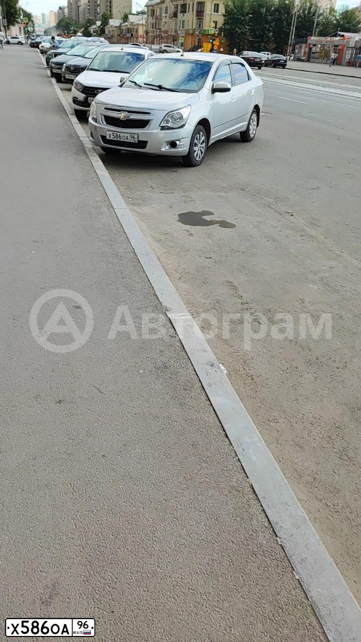 Фото автомобиля CHEVROLET COBALT, 2013 — госномер Х586ОА96. Цвет: СЕРЕБРИСТЫЙ