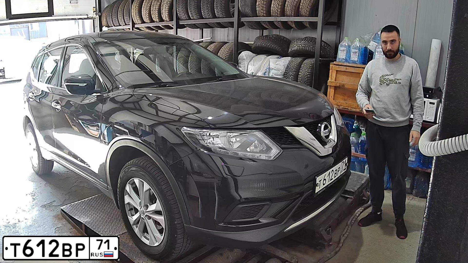 Фото автомобиля NISSAN X-TRAIL, 2016 — госномер Е471ТА790. Цвет: ЧЕРНЫЙ