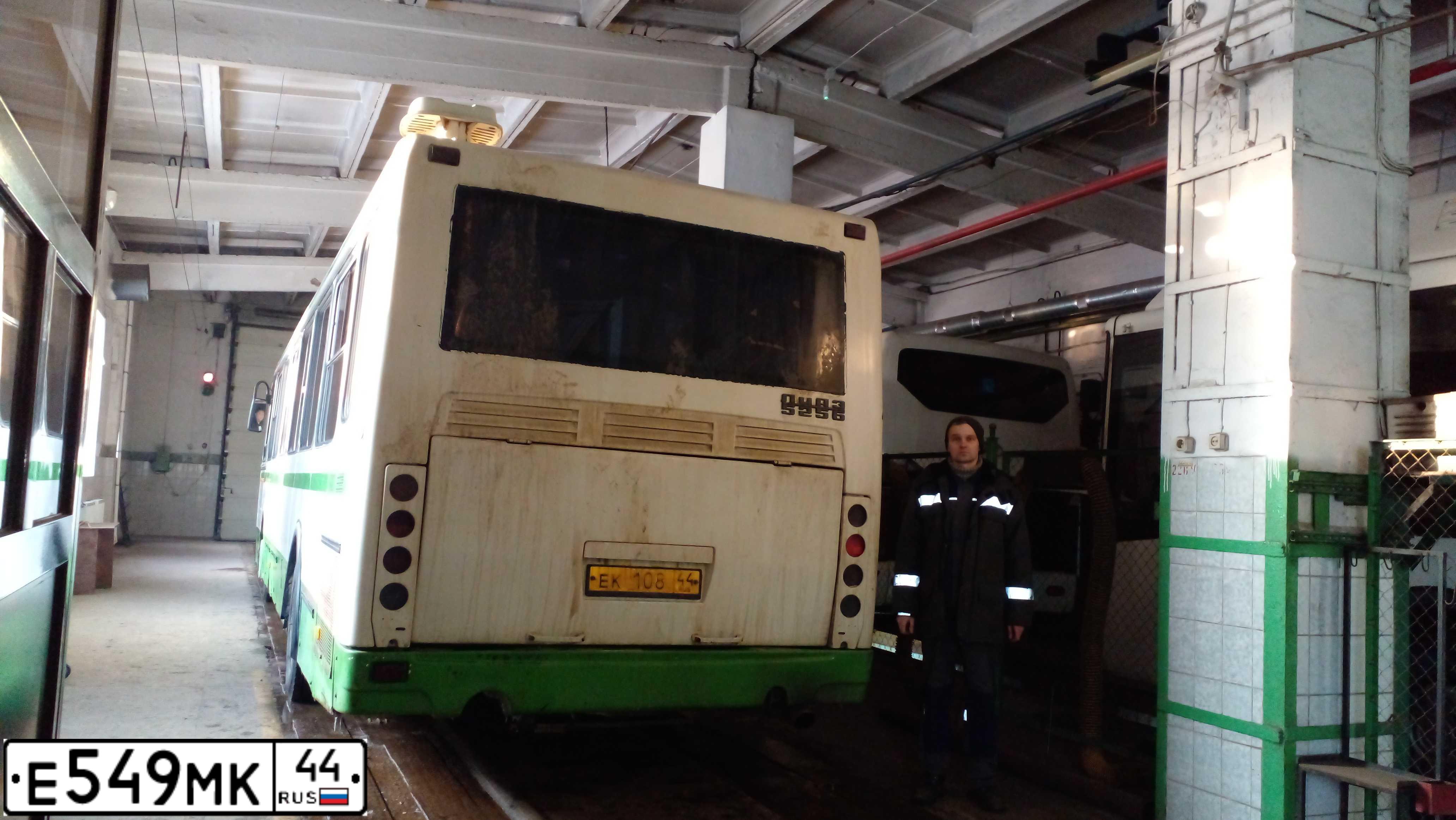 Фото автомобиля LIAZ 5256, 2007 — госномер Е549МК44. Цвет: Белый