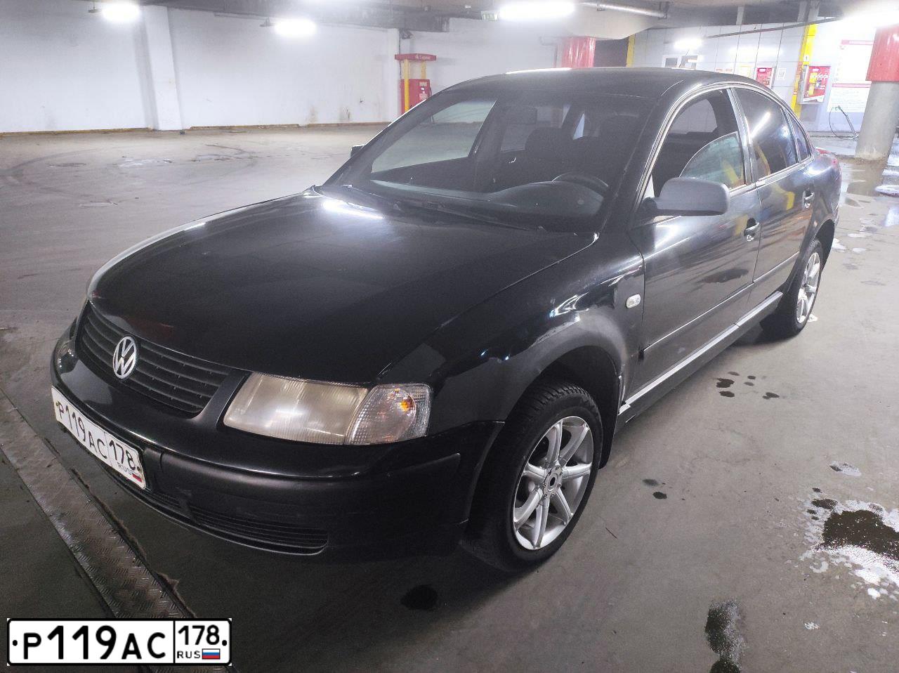 Фото автомобиля VOLKSWAGEN PASSAT, 1997 — госномер Р119АС178. Цвет: ЧЕРНЫЙ
