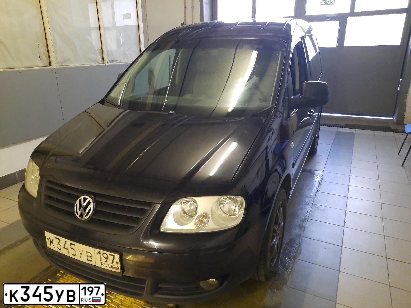 Фото автомобиля VOLKSWAGEN CADDY, 2008 — госномер К345УВ197. Цвет: ЧЕРНЫЙ