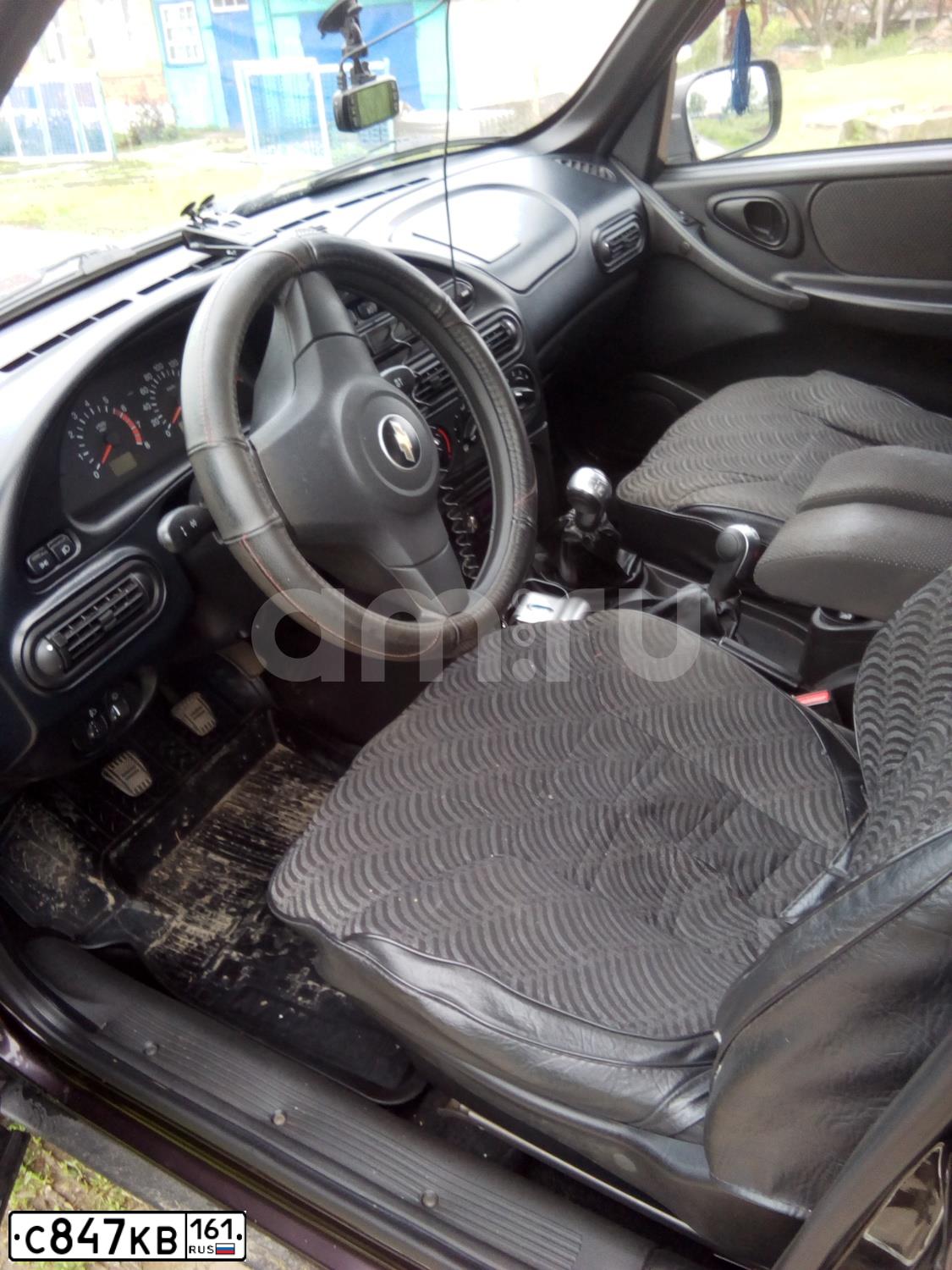 Фото автомобиля CHEVROLET NIVA, 2009 — госномер С847КВ161. Цвет: Темно-коричневый металлик