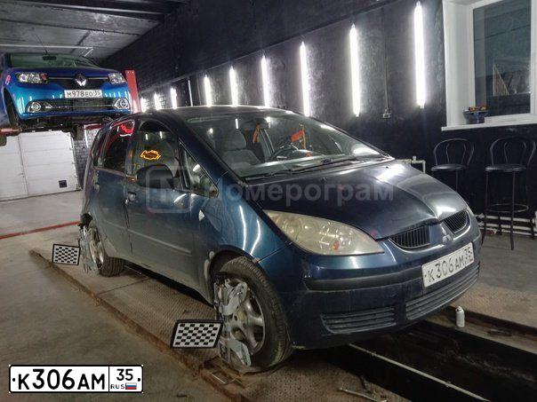 Фото автомобиля MITSUBISHI COLT, 2006 — госномер Р008СТ35. Цвет: синий