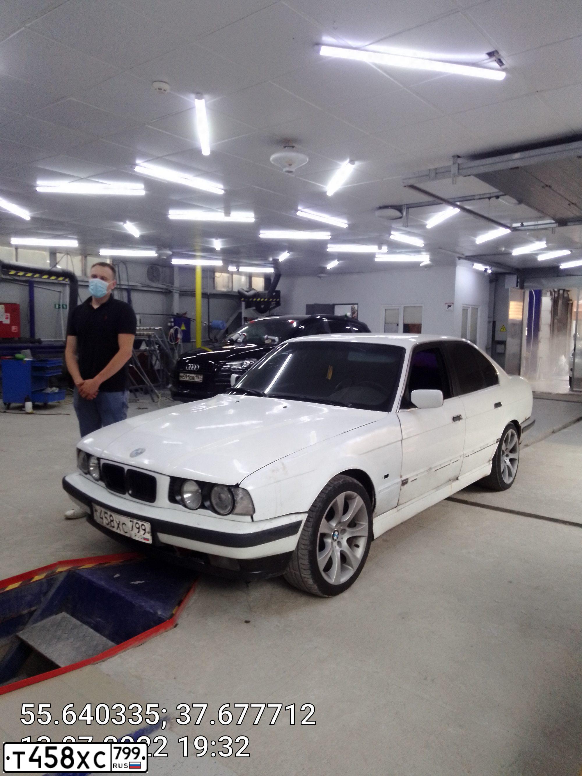 Фото автомобиля BMW SERIE 5, 1995 — госномер Т458ХС799. Цвет: Белый
