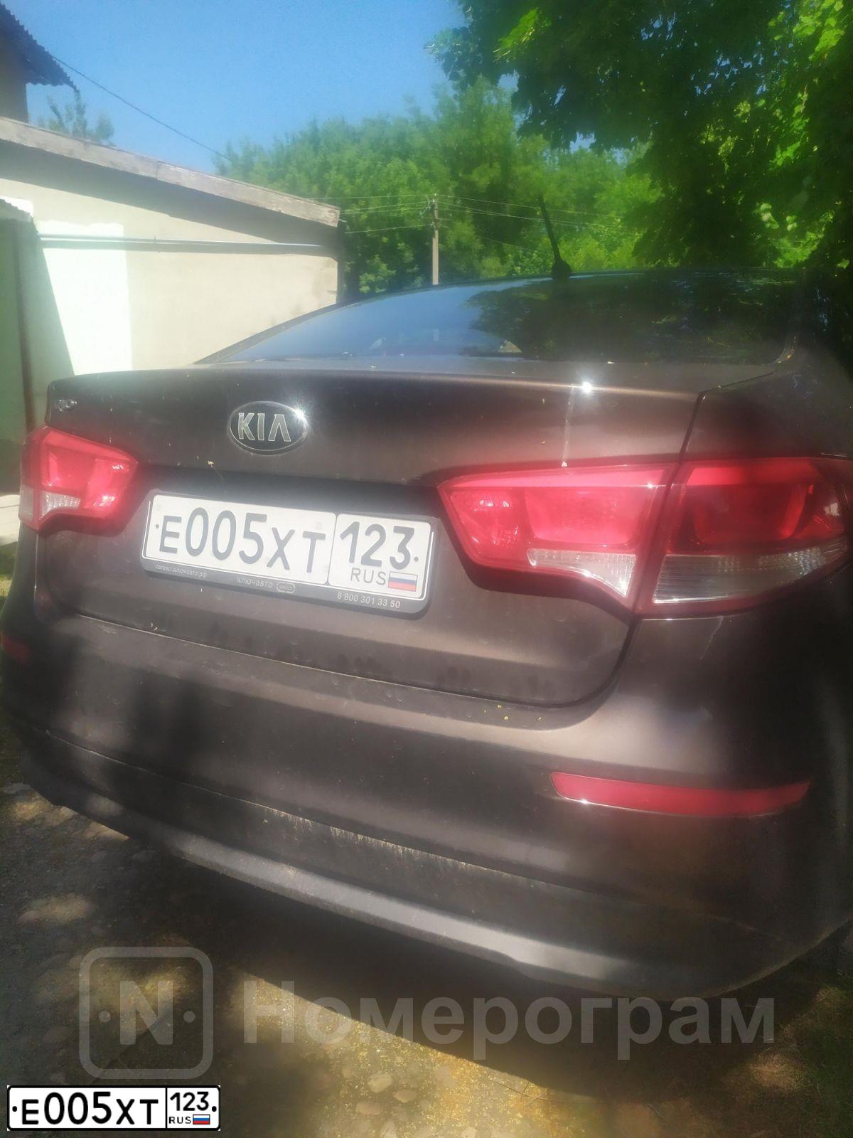 Фото автомобиля KIA RIO, 2015 — госномер Е005ХТ123. Цвет: Коричневый