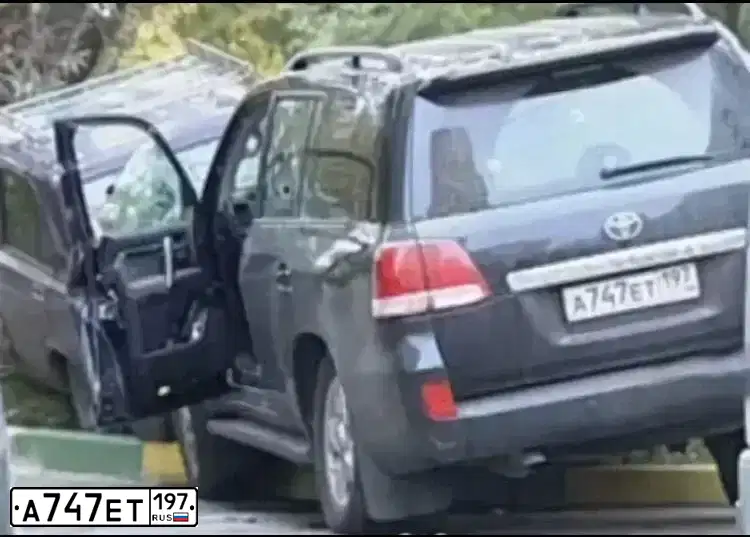 Фото автомобиля TOYOTA LANDCRUISER 200, 2010 — госномер А747ЕТ197. Цвет: ЧЕРНЫЙ