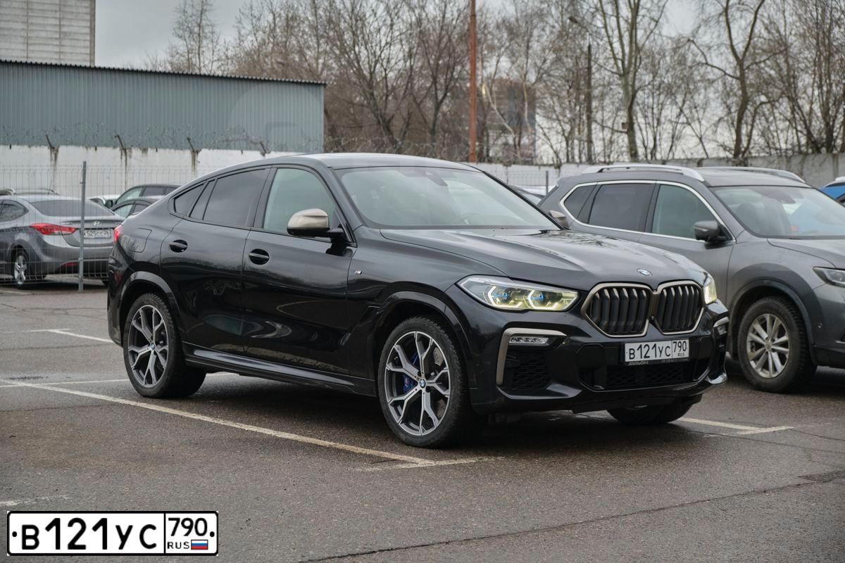 Фото автомобиля BMW X6M, 2020 — госномер Р986ЕК05. Цвет: ЧЕРНЫЙ