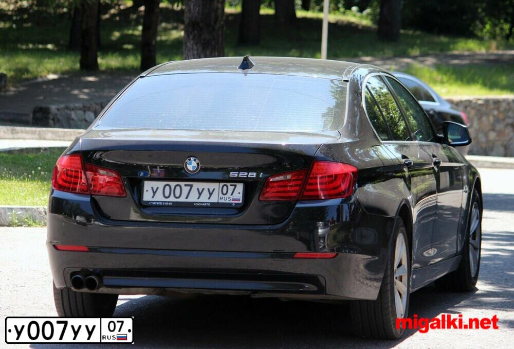 Фото автомобиля БМВ 528I, 2013 — госномер У007УУ07. Цвет: ЧЕРНЫЙ