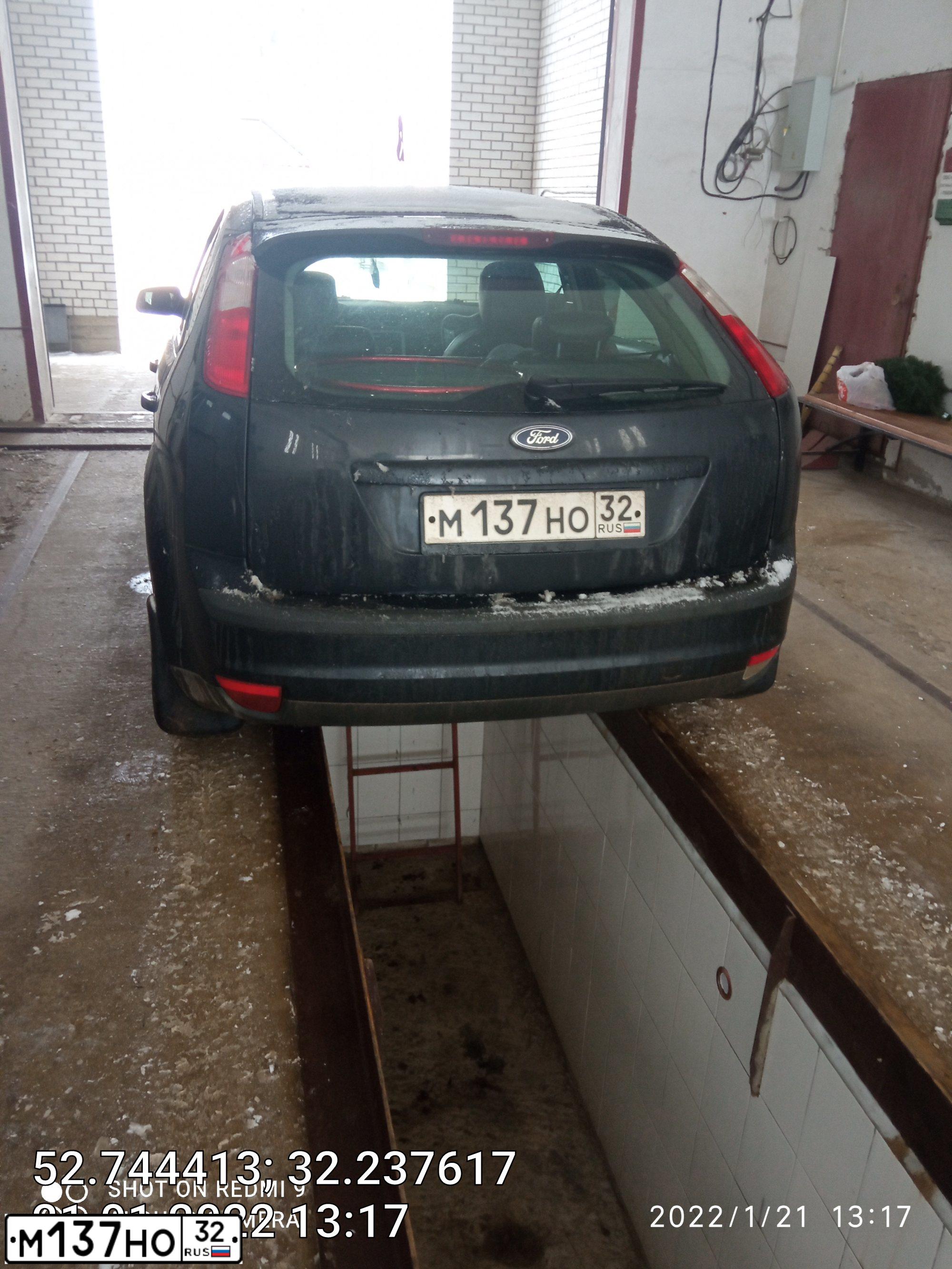 Фото автомобиля FORD FOCUS, 2006 — госномер М137НО32. Цвет: ЧЕРНЫЙ