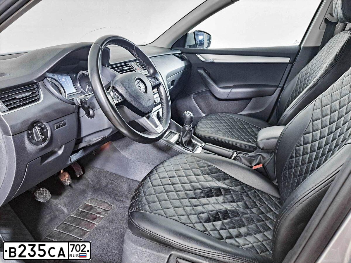 Фото автомобиля SKODA OCTAVIA, 2016 — госномер Н375АЕ702. Цвет: Серебристый
