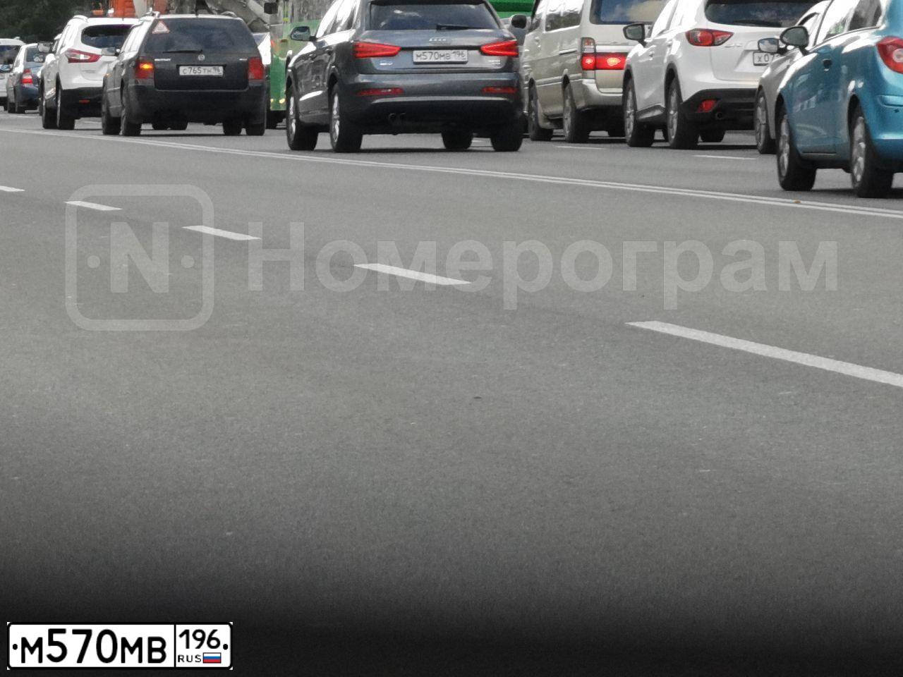 Фото автомобиля AUDI Q3, 2014 — госномер М570МВ196. Цвет: Серый