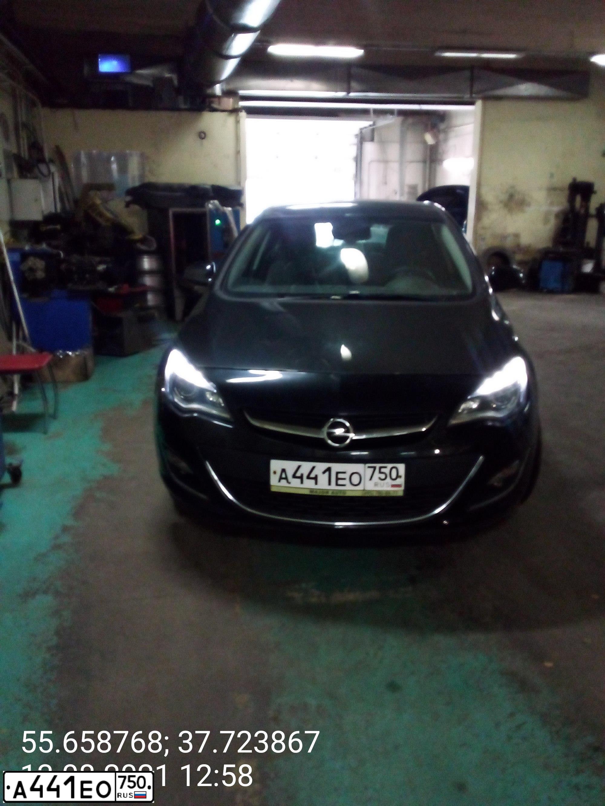 Фото автомобиля OPEL ASTRA, 2014 — госномер А441ЕО750. Цвет: ЧЕРНЫЙ