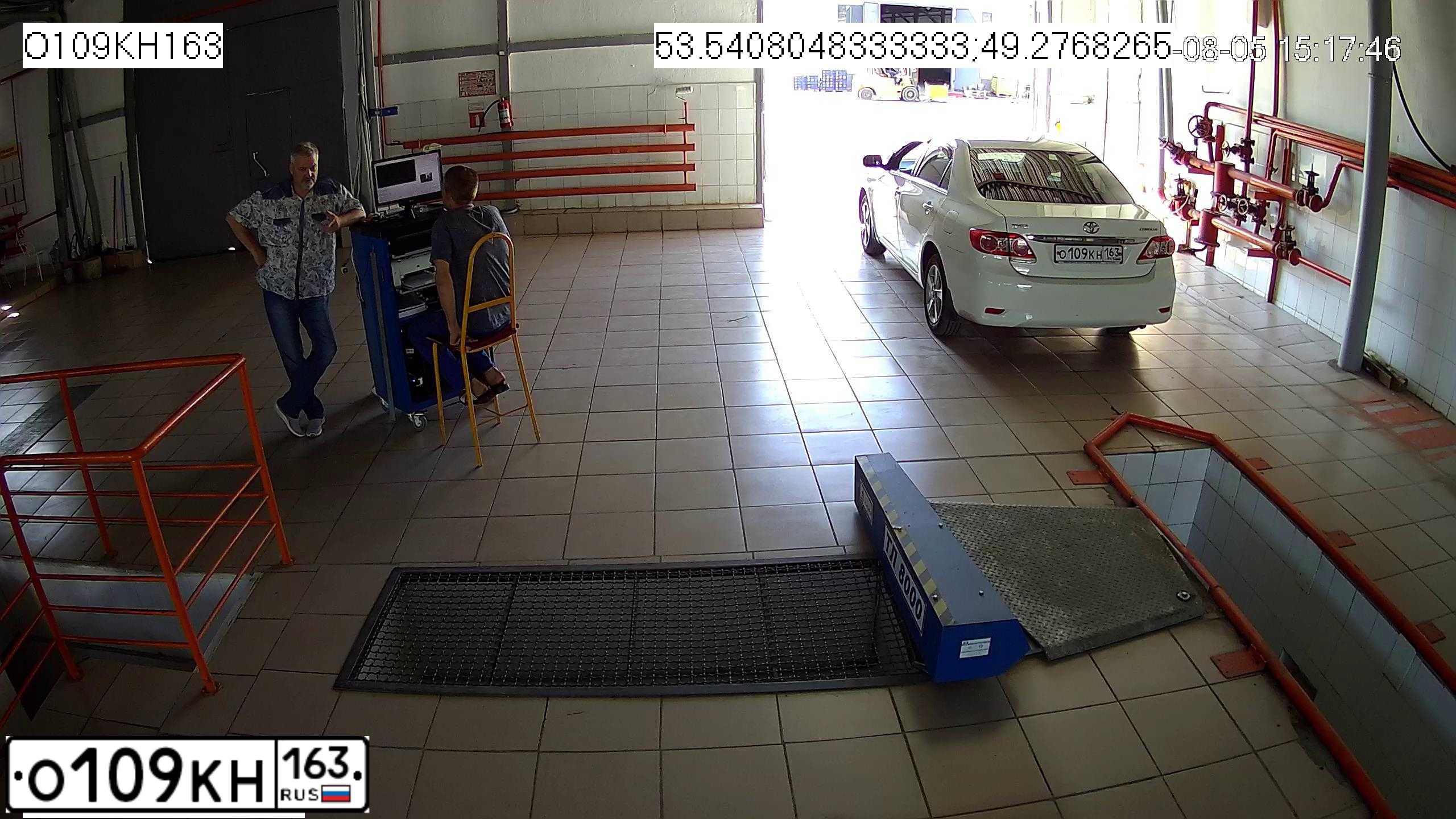 Фото автомобиля TOYOTA COROLLA, 2011 — госномер О109КН163. Цвет: БЕЛЫЙ