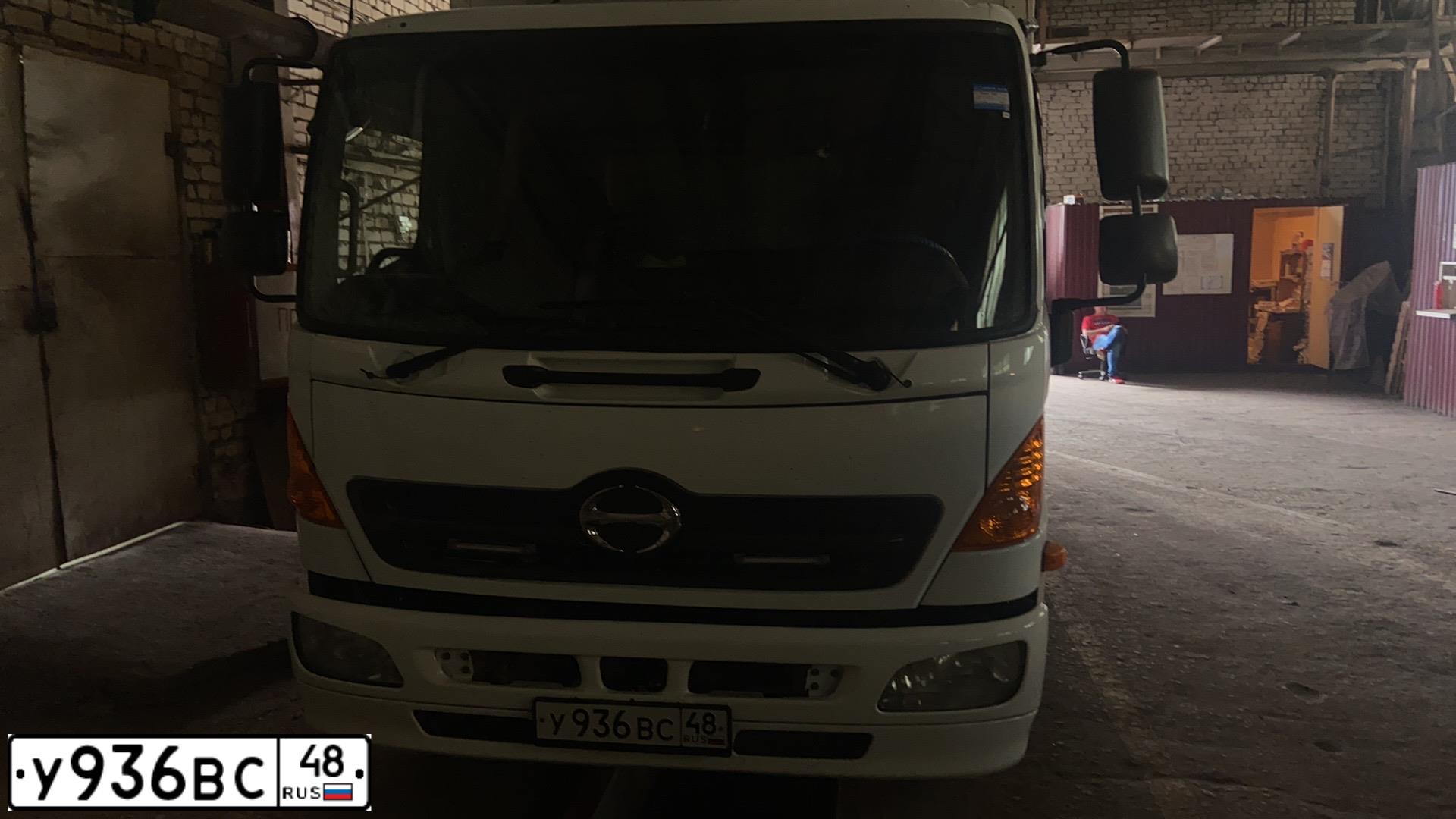 Фото автомобиля HINO 500-SERIE, 2012 — госномер У936ВС48. Цвет: Белый