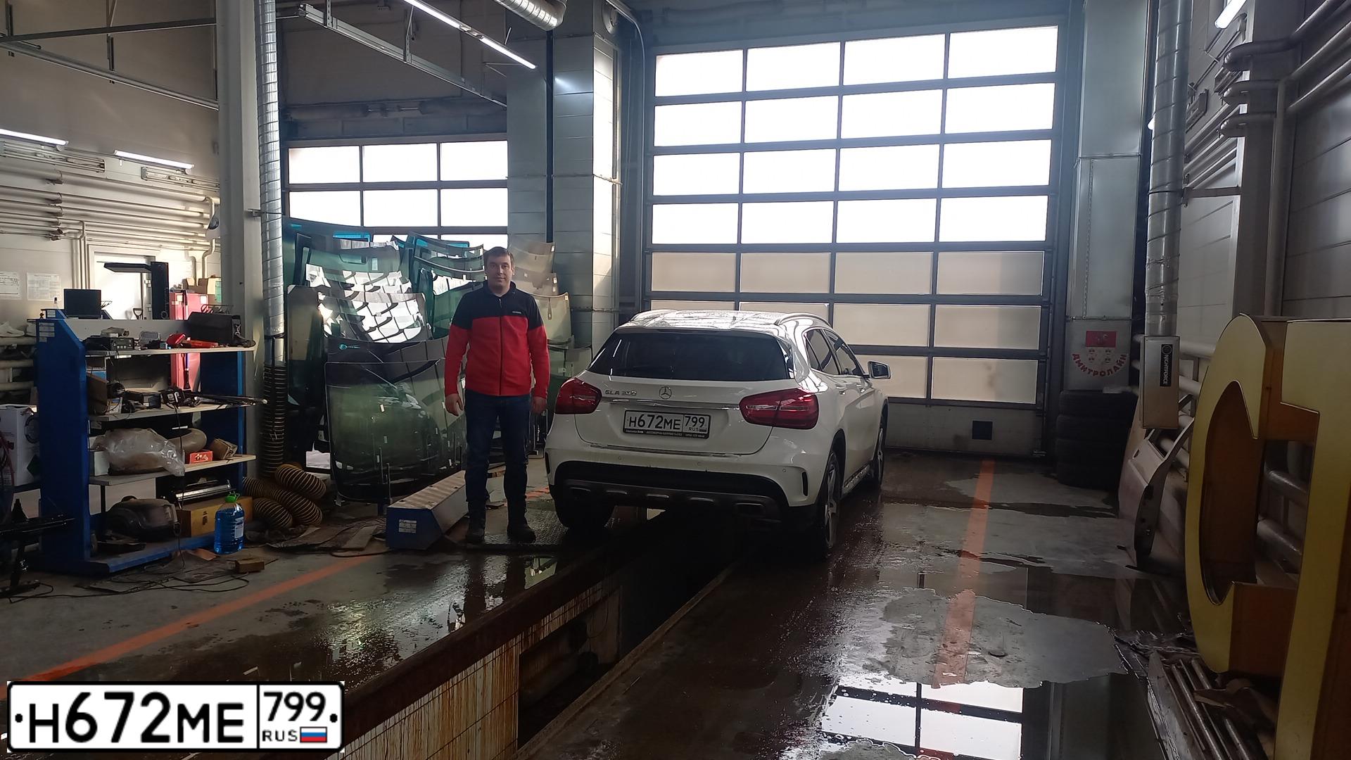Фото автомобиля MERCEDES GLA-KLASSE, 2018 — госномер Т026ОО790. Цвет: Белый
