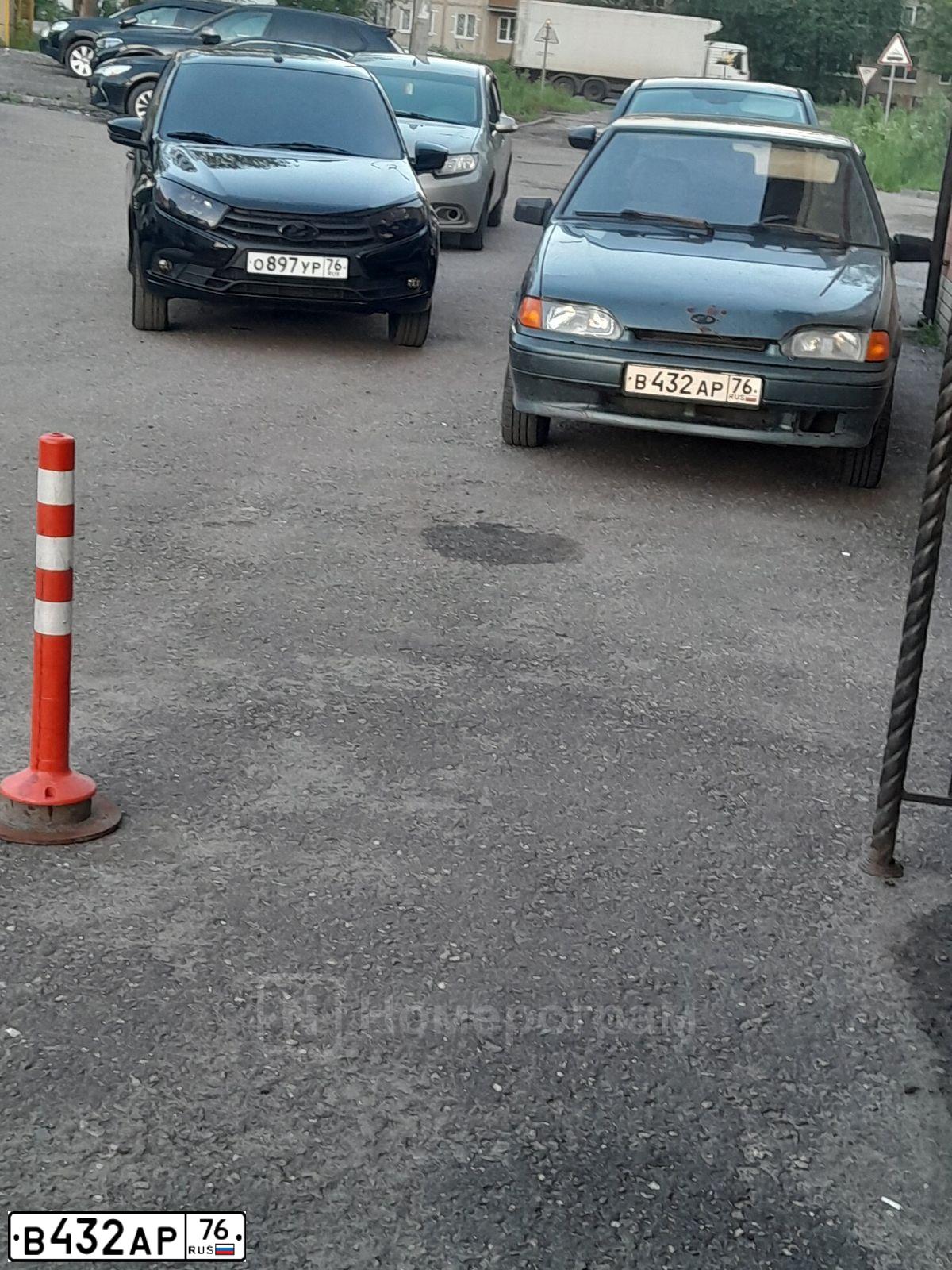 Фото автомобиля LADA 2114 SAMARA, 2010 — госномер В432АР76. Цвет: ЗЕЛЕНЫЙ