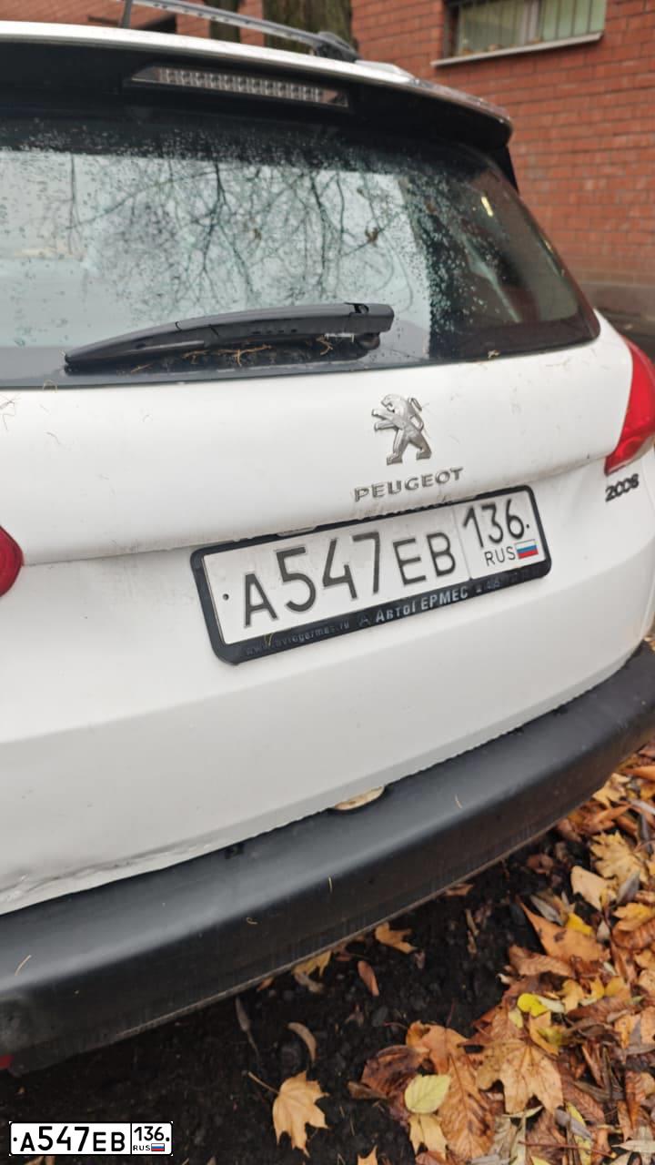 Фото автомобиля PEUGEOT 2008, 2013 — госномер А547ЕВ136. Цвет: Белый