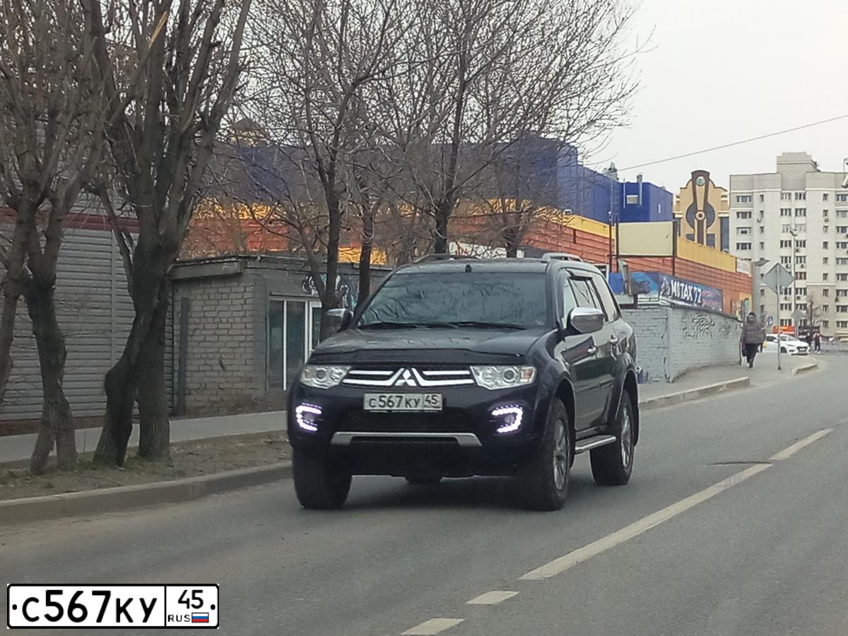 Фото автомобиля MITSUBISHI PAJERO SPORT, 2014 — госномер С567КУ45. Цвет: ЧЕРНЫЙ