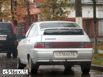 Фото автомобиля LADA 2112, 2005 — госномер С516ЕХ53. Цвет: СВЕТЛО-СЕРЕБ МЕТАЛЛ