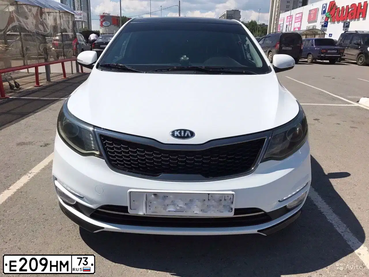 Фото автомобиля KIA RIO, 2015 — госномер Х833ЕН152. Цвет: Белый
