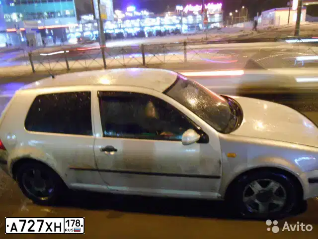 Фото автомобиля VOLKSWAGEN GOLF, 1998 — госномер А727ХН178. Цвет: Серебристый