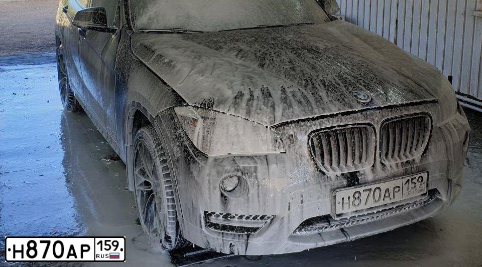 Фото автомобиля BMW X1, 2013 — госномер Н980ТН716. Цвет: ЧЕРНЫЙ