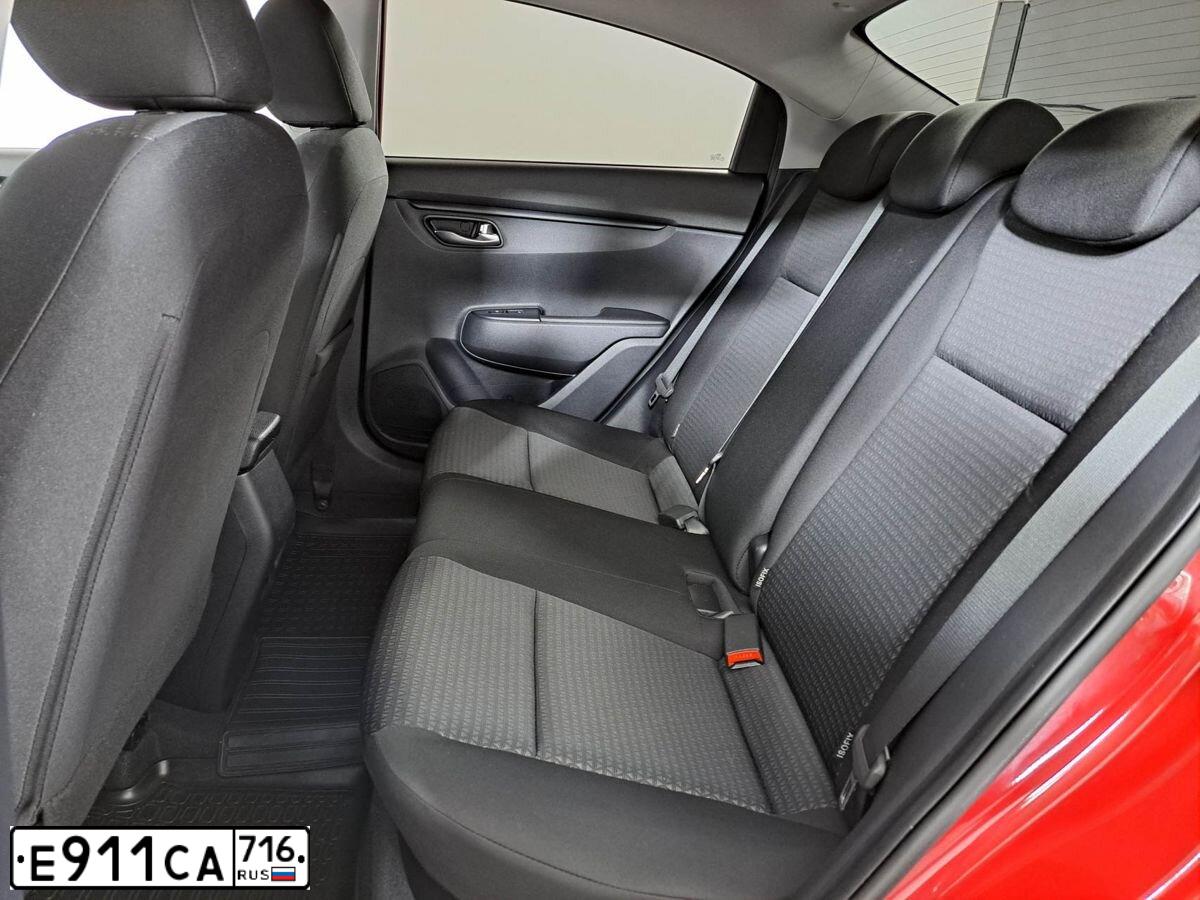 Фото автомобиля KIA RIO, 2020 — госномер Е911СА716. Цвет: Красный