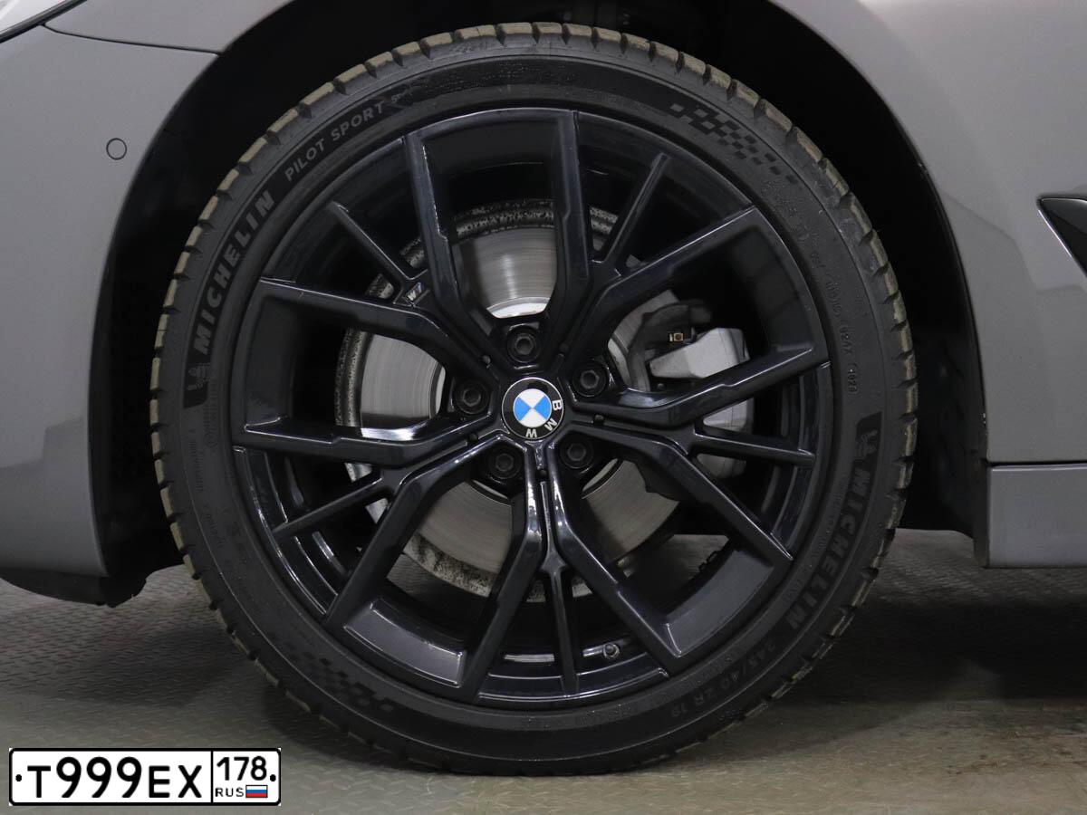 Фото автомобиля BMW 7ER, 2015 — госномер Р402ХТ180