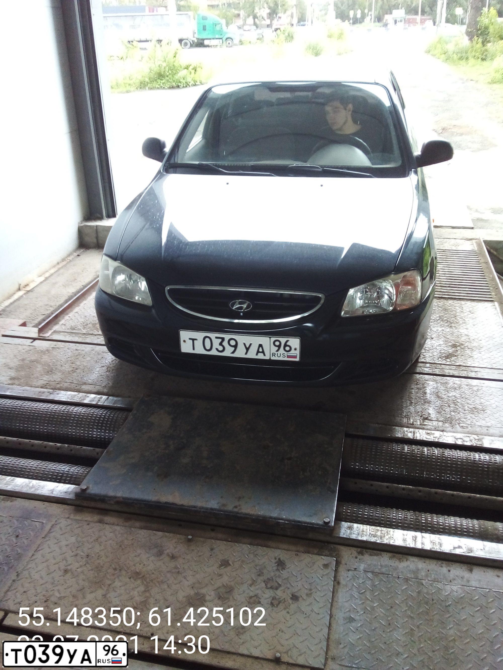 Фото автомобиля HYUNDAI ACCENT, 2007 — госномер К115АЕ156. Цвет: ЧЕРНЫЙ